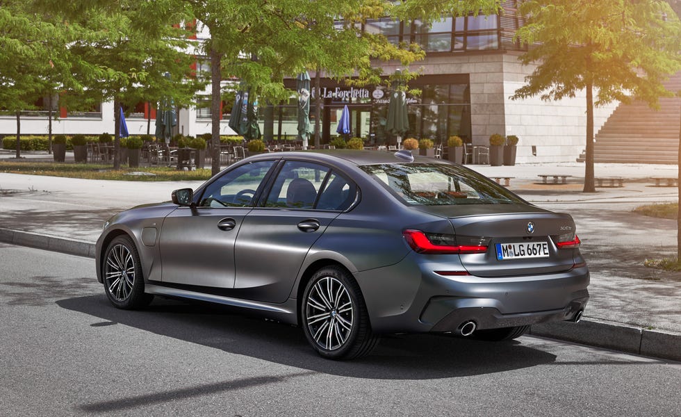 2021 bmw 330e rear