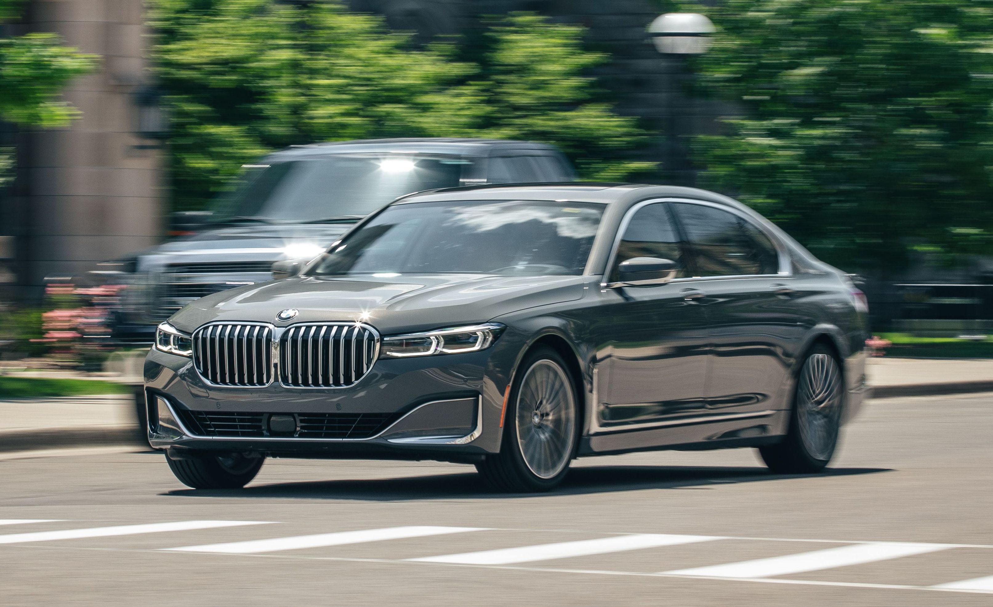 Video Review The BMW 750i xDrive Tranquillity With a Touch of Vegas  The  New York Times
