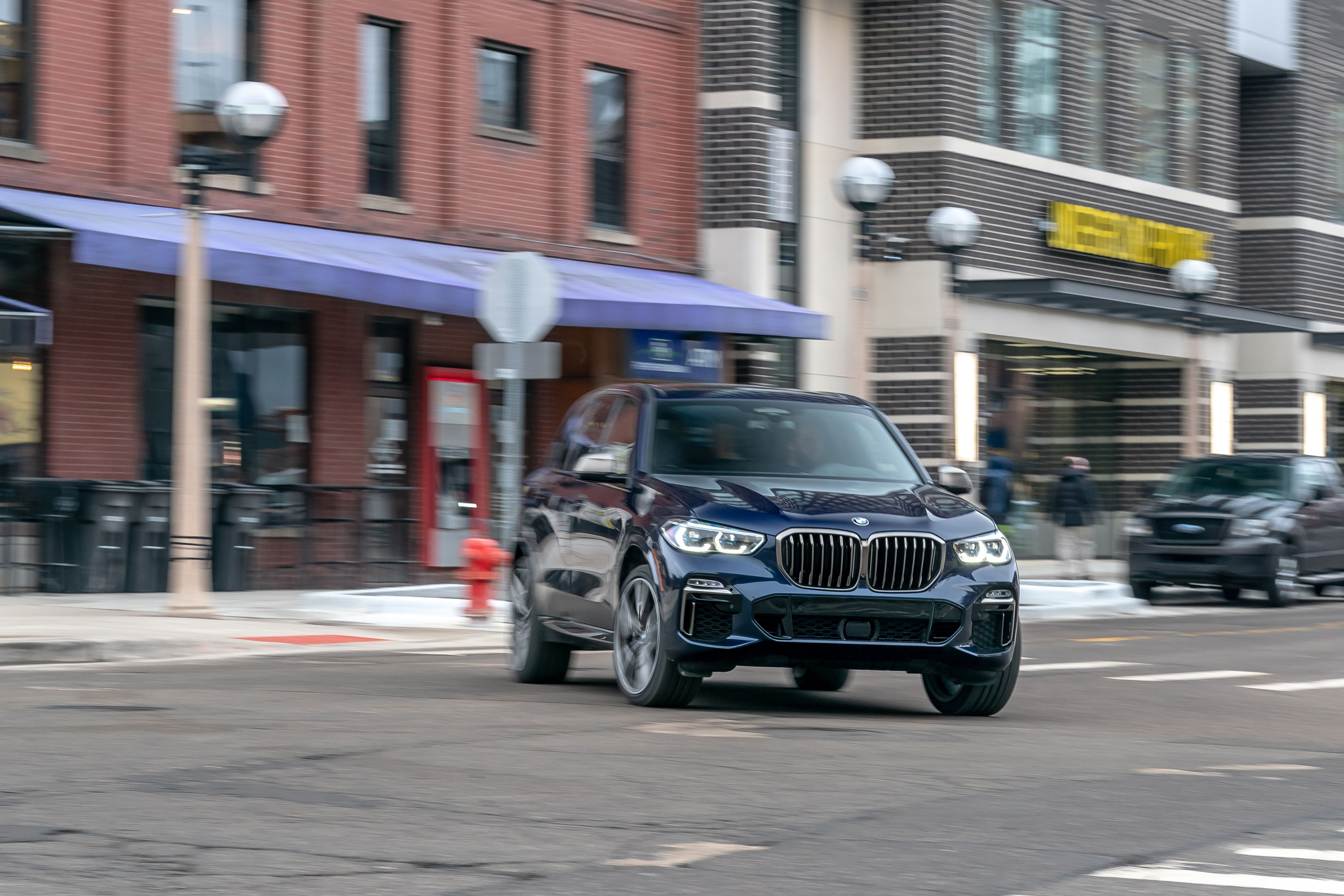 2020 BMW X5 M50i Is a Beast without Bragging Rights