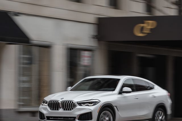 2020 BMW X6 prefers form over function - CNET