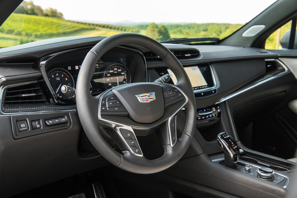 2020 Cadillac XT5 steering wheel