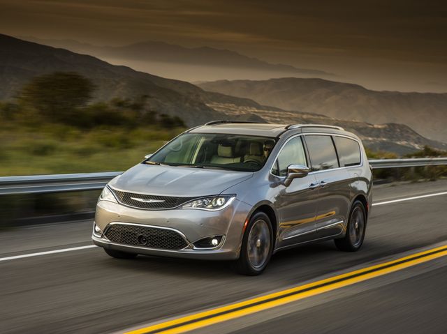 2020 chrysler pacifica driving