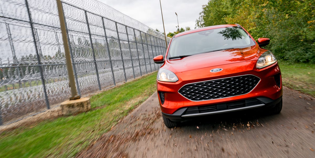 View Photos of the 2020 Ford Escape SE AWD