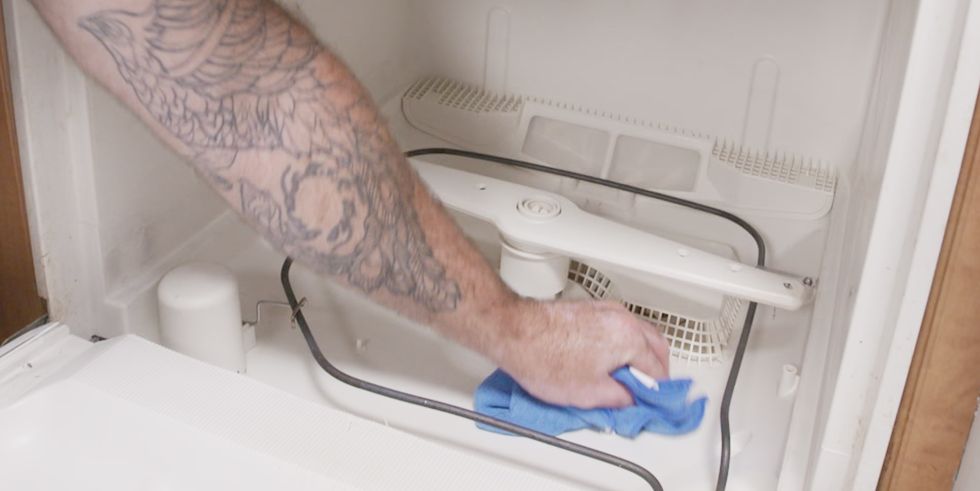 how to clean a dishwasher correctly
