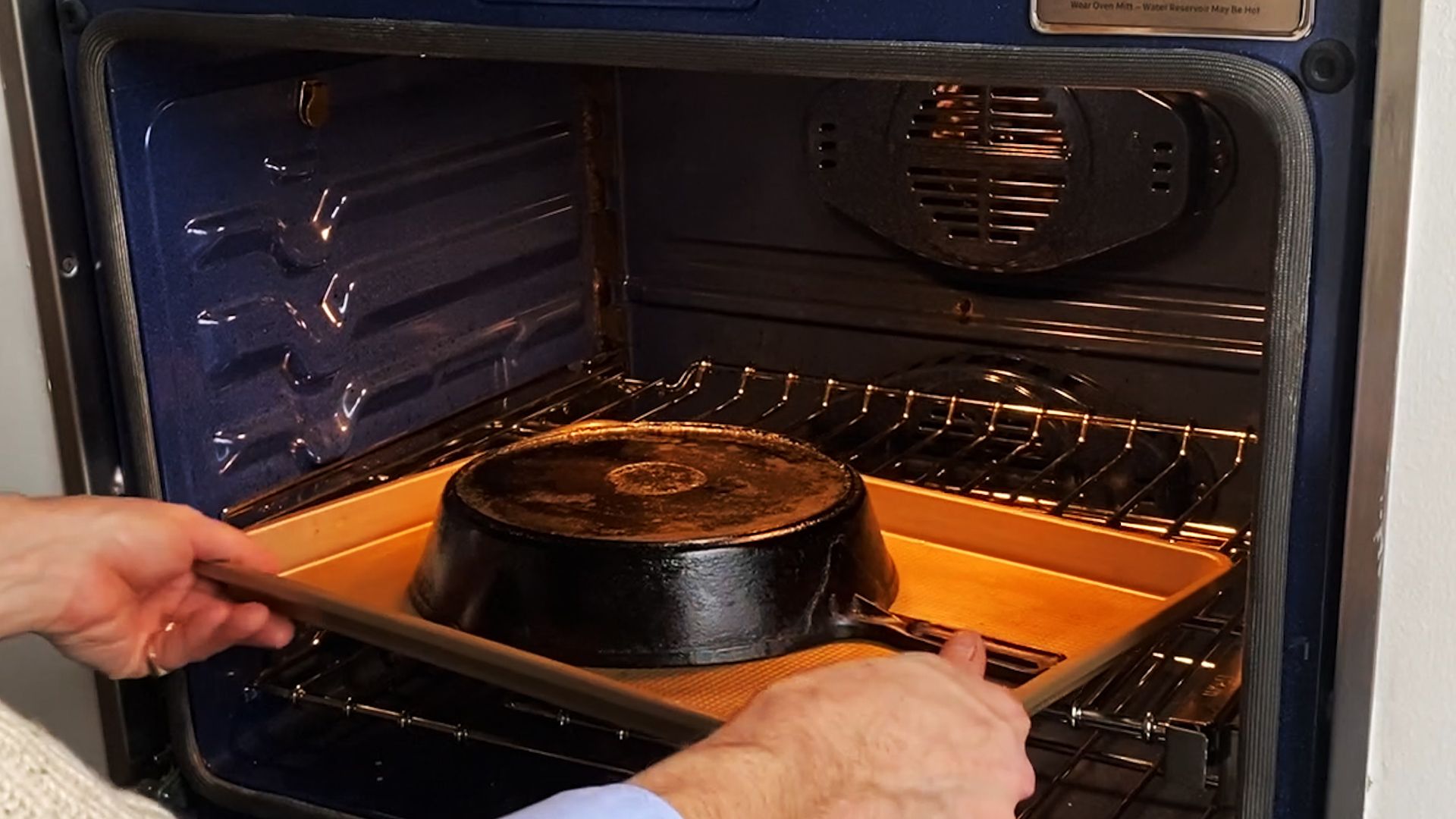 how to season a cast iron pan cast iron chris｜TikTok Search
