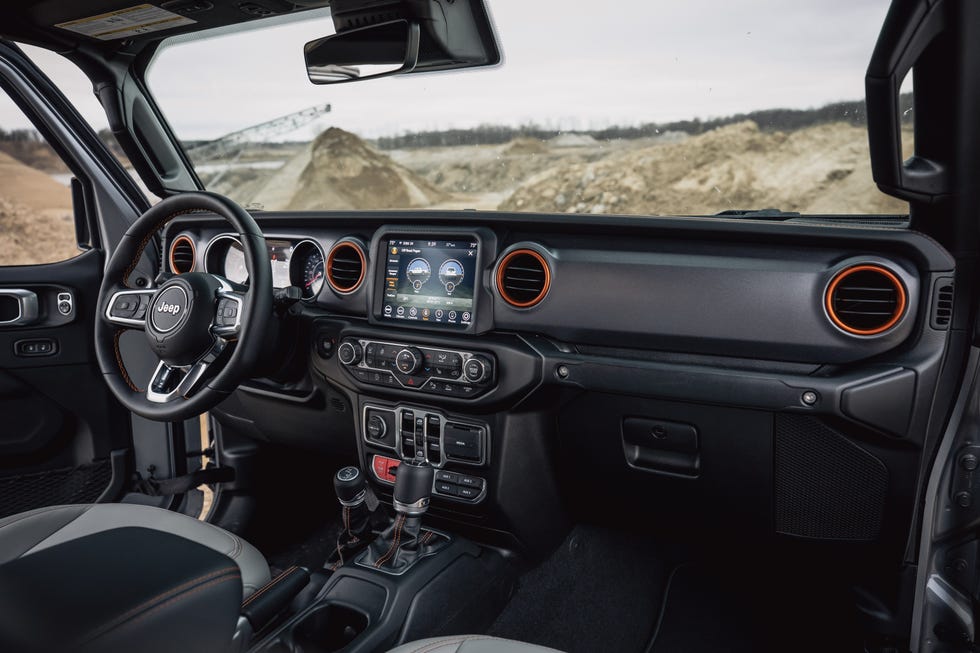 View Photos of the 2020 Jeep Gladiator Mojave