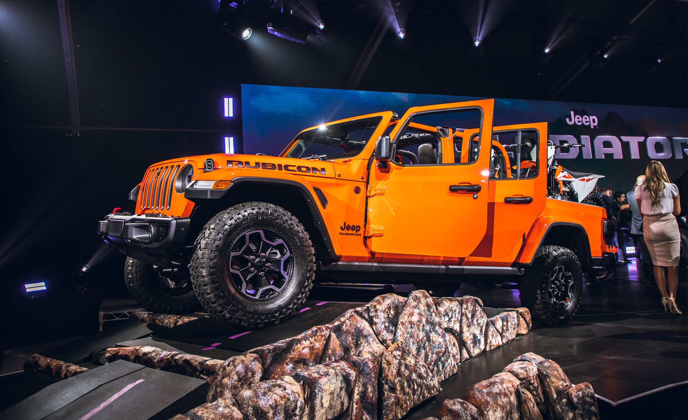 2020 Jeep Gladiator Reviews | Jeep Gladiator Price, Photos ...