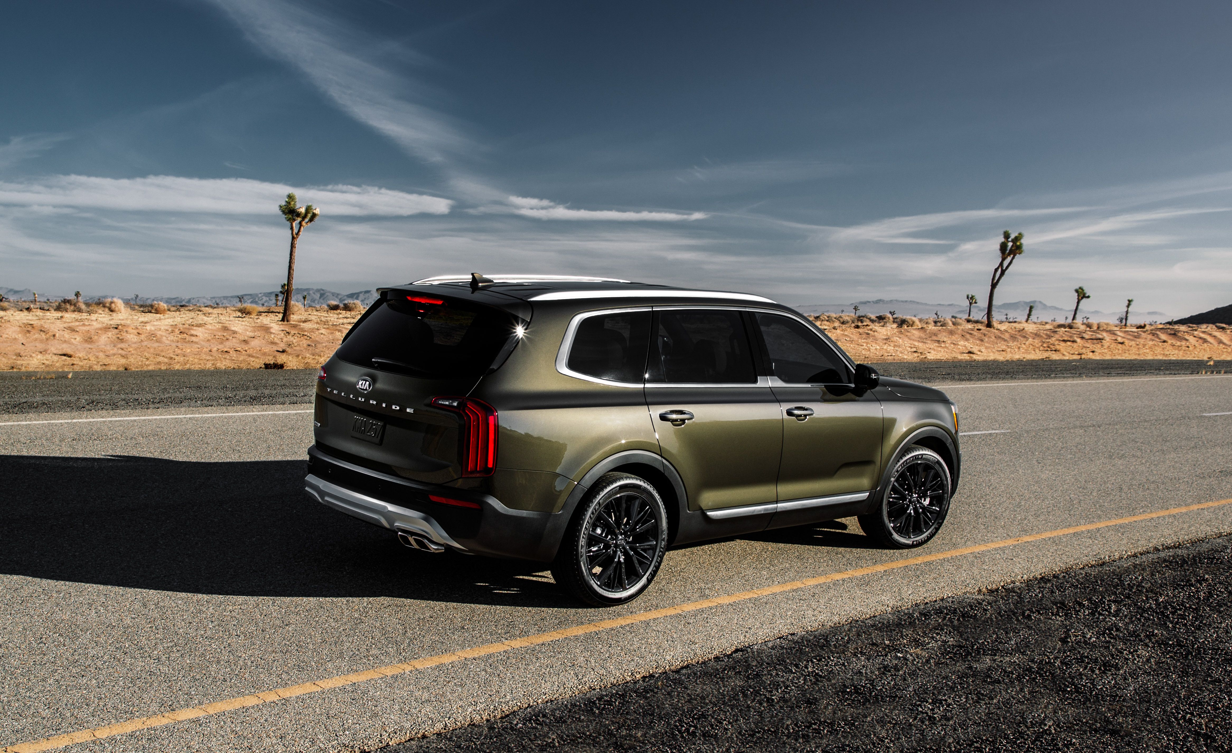 2022-kia-telluride-vs-2022-honda-pilot-comparison-kelley-blue-book