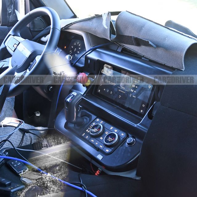 2020 Land Rover Defender interior (spy photo)
