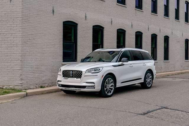 See Photos of the 2020 Lincoln Aviator Grand Touring PHEV