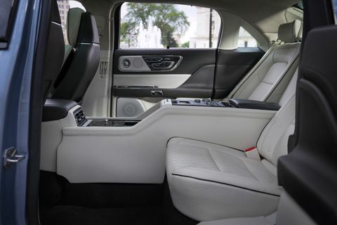 Luxury vehicle, Vehicle, Car, Vehicle door, Personal luxury car, Car seat cover, Land rover discovery, Car seat, 