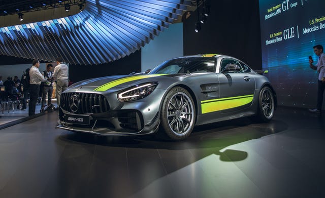 Mercedes AMG gt r салон