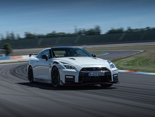2020 nissan gt r nismo front