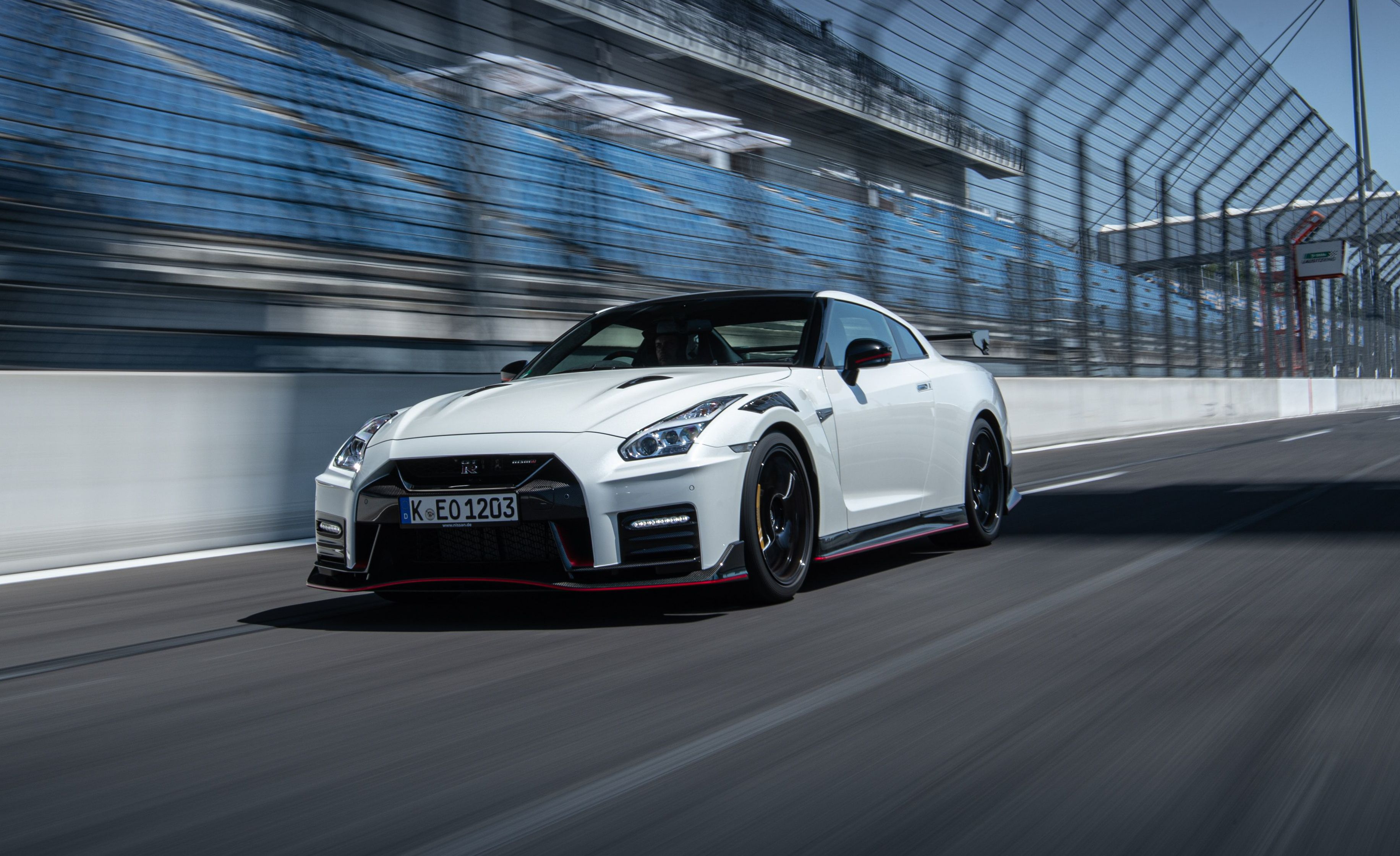 Nissan GT-R Nismo 2018 new car review - Drive