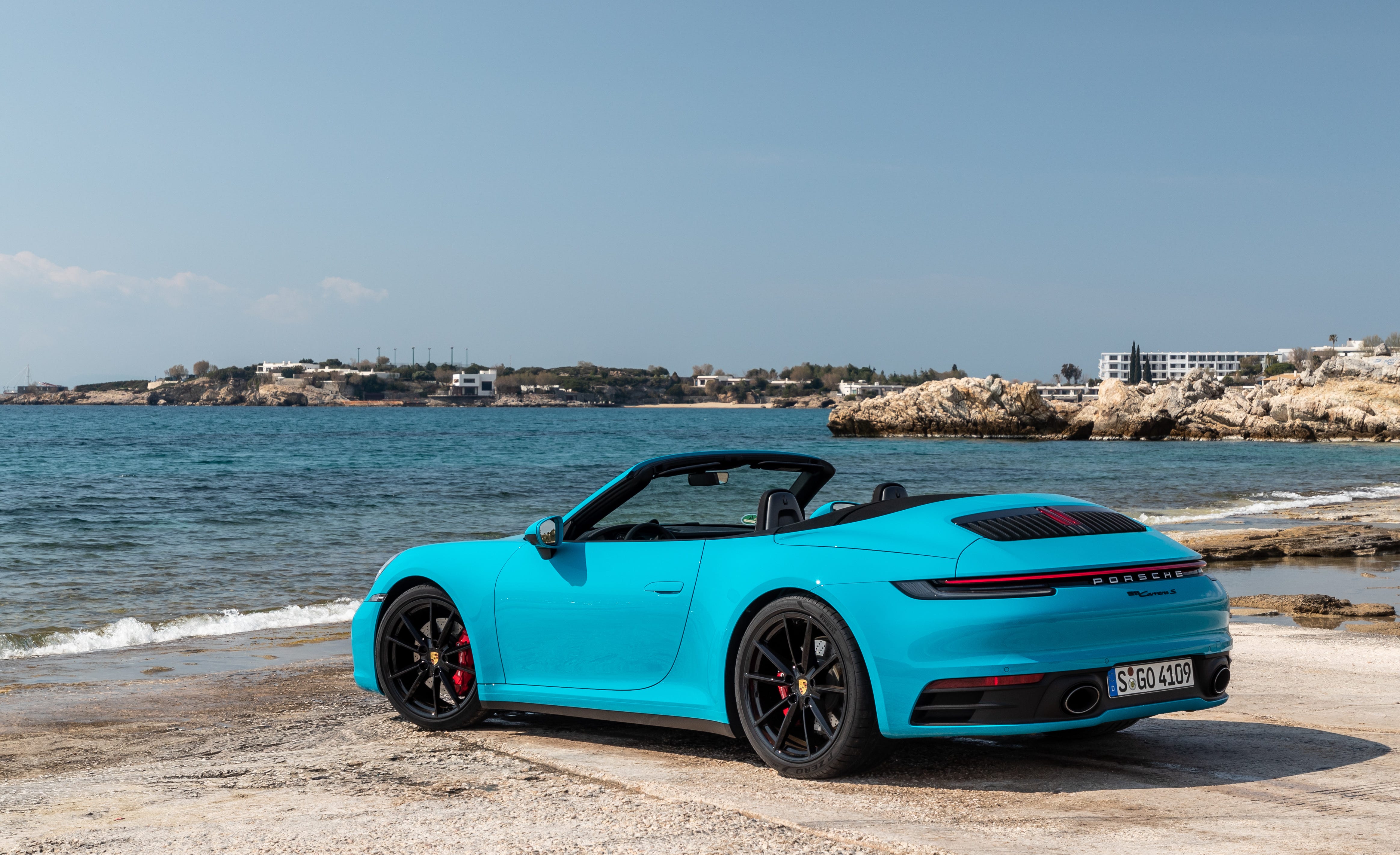 2020 Porsche 911 Carrera S Cabriolet Embraces Sun and Speed