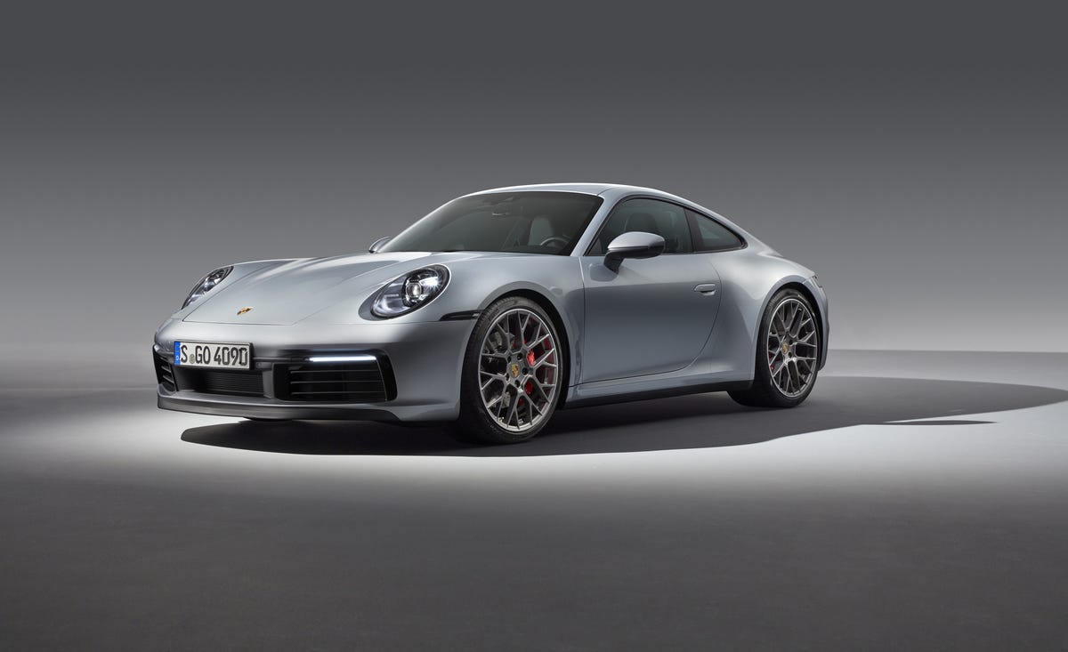 View Photos of the 2020 Porsche 911