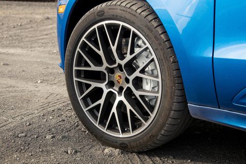 Alloy wheel, Wheel, Tire, Rim, Vehicle, Automotive tire, Car, Spoke, Auto part, Automotive wheel system, 