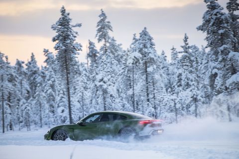 Snow, Winter, Vehicle, Car, Automotive tire, Natural environment, Tire, Freezing, Tree, Ice racing, 