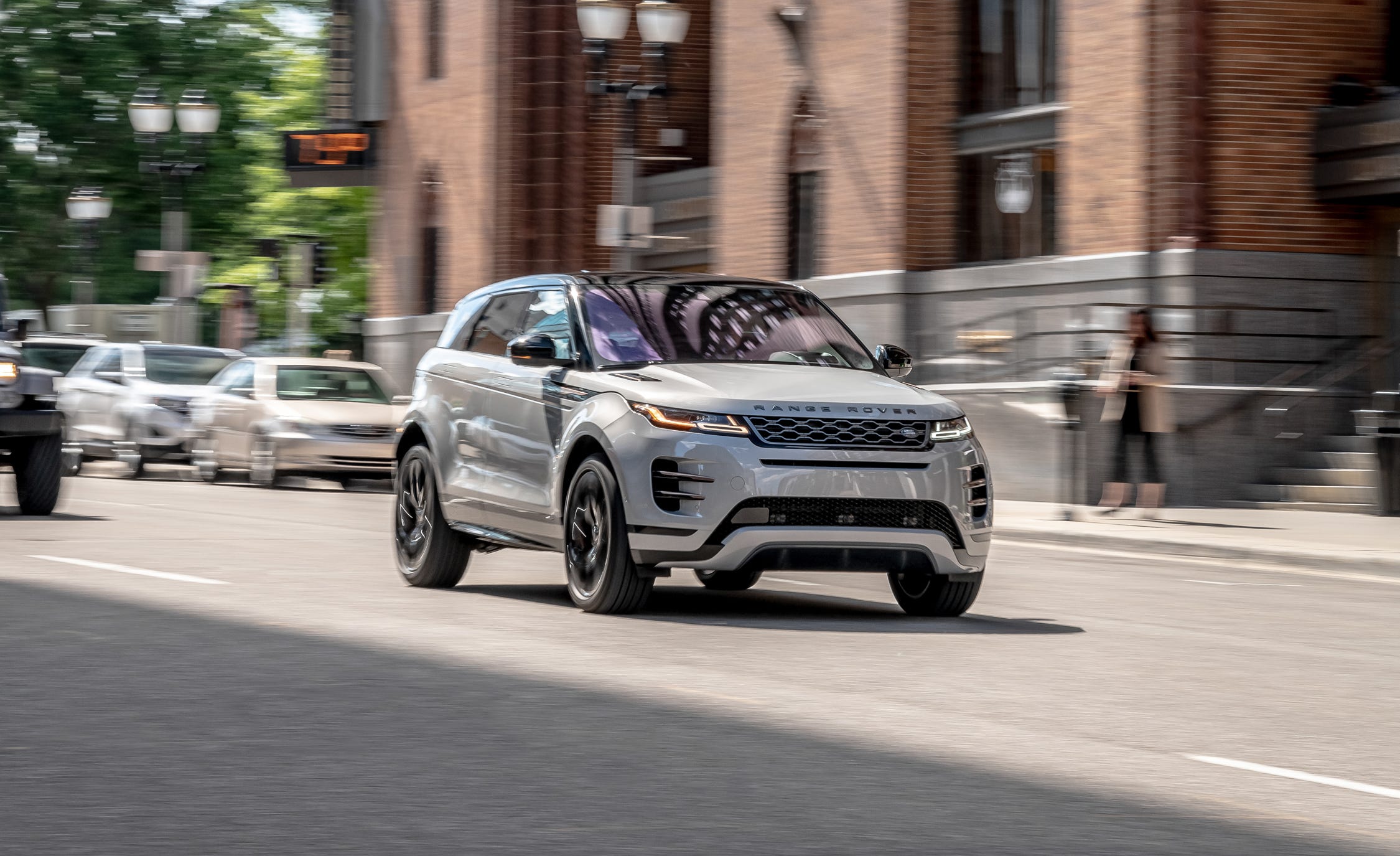 In-Depth Photos of the 2020 Range Rover Evoque P300