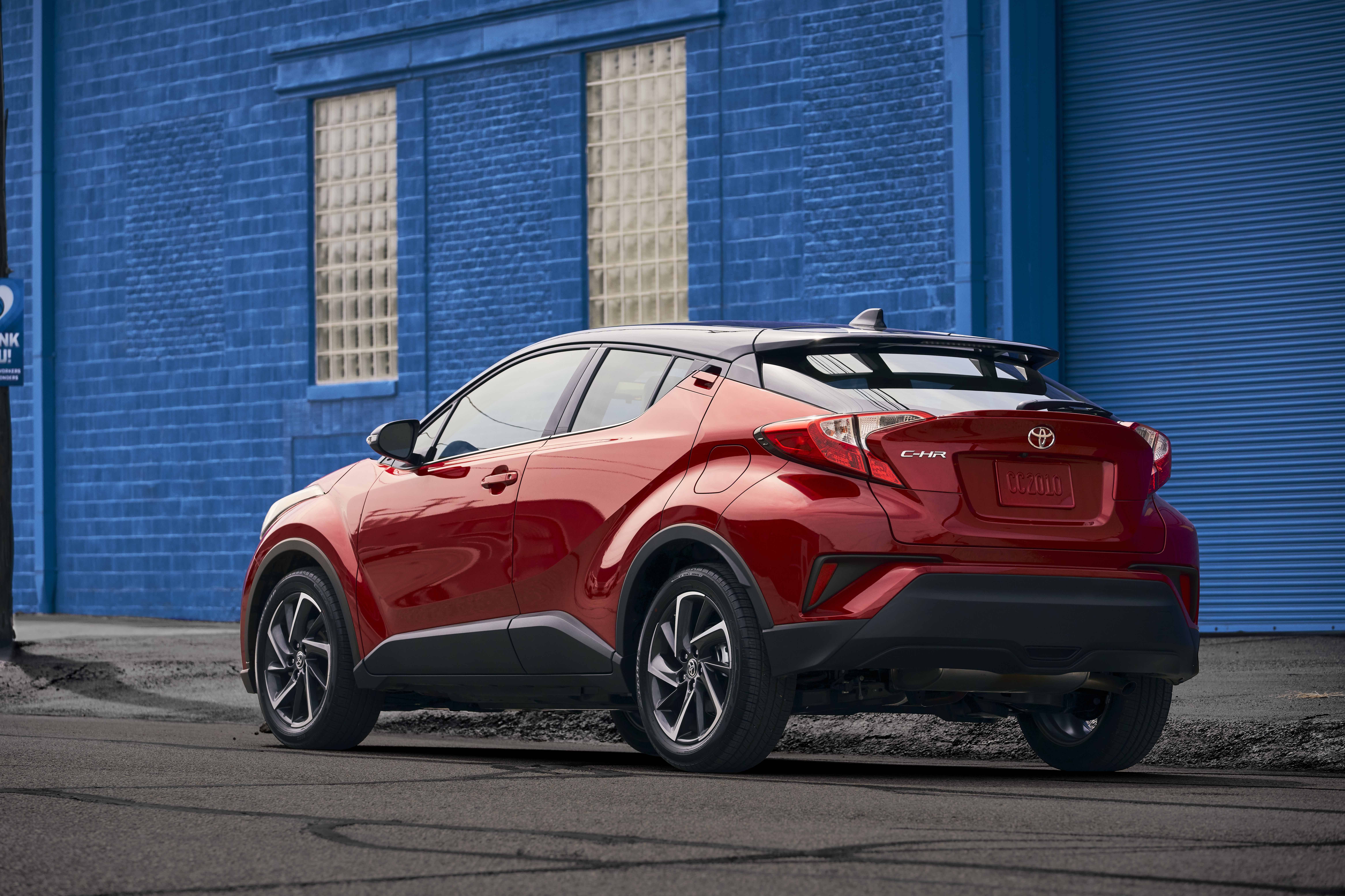 2018 Toyota C-HR Specs & Features Review