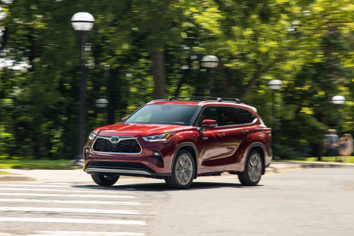 2023 Toyota Highlander Hybrid Review, Pricing, and Specs