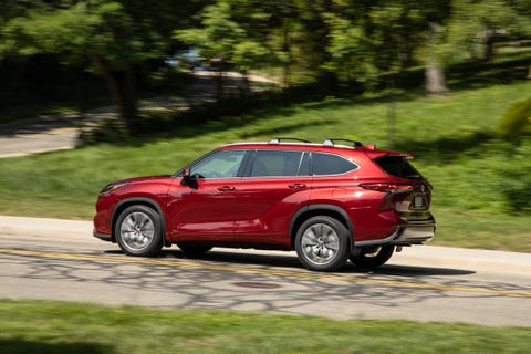 View Photos of the 2020 Toyota Highlander Hybrid Platinum