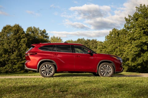 View Photos of the 2020 Toyota Highlander Hybrid Platinum