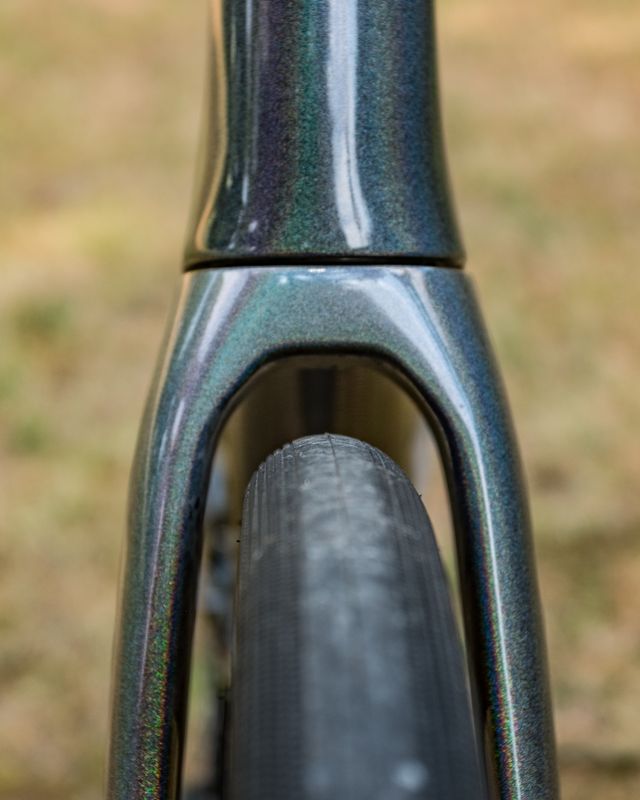 Bicycle fork, Bicycle frame, Bicycle tire, Tire, Rim, Bicycle part, Bicycle wheel, Metal, Steel, 