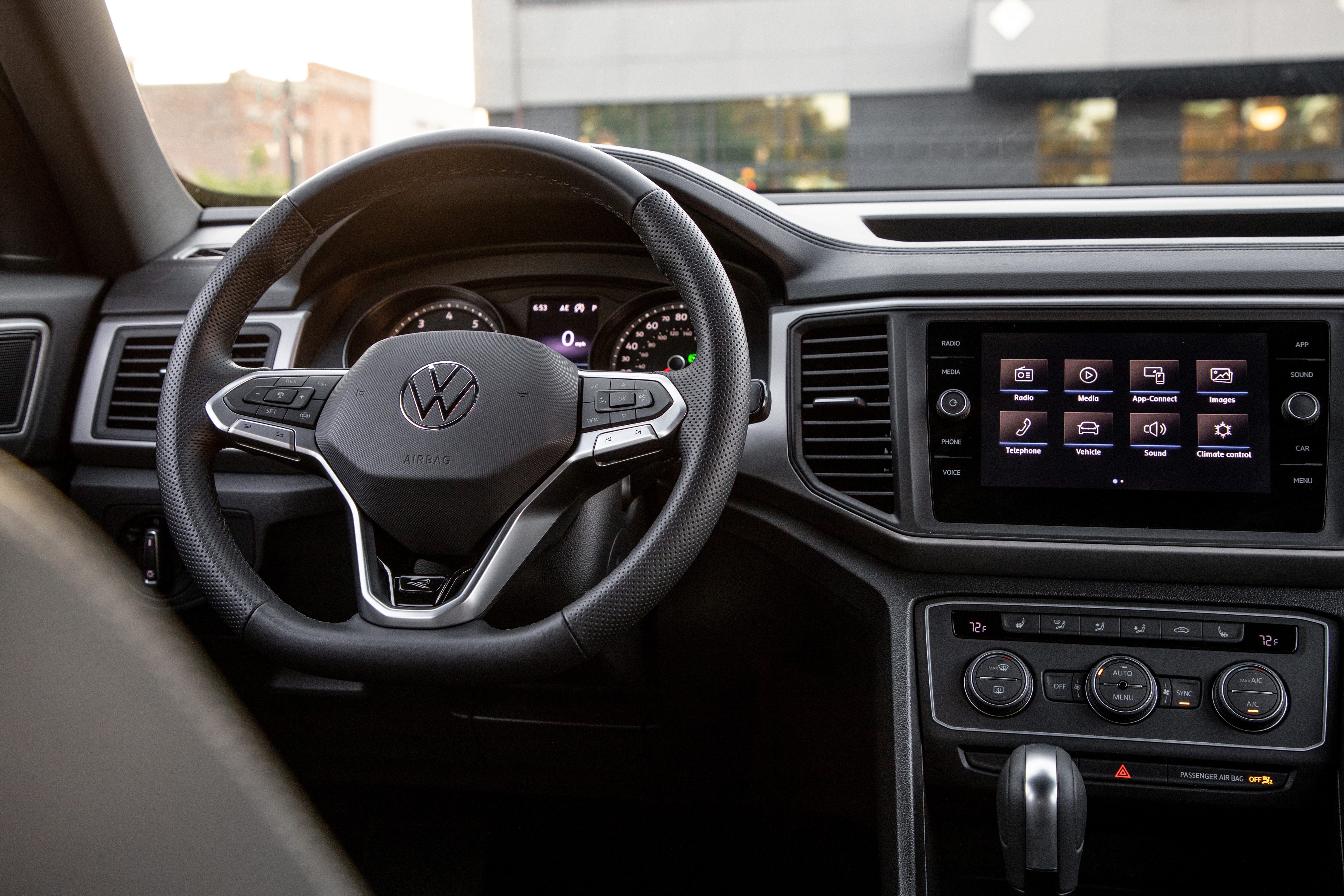 View Photos of the 2020 Volkswagen Atlas Cross Sport