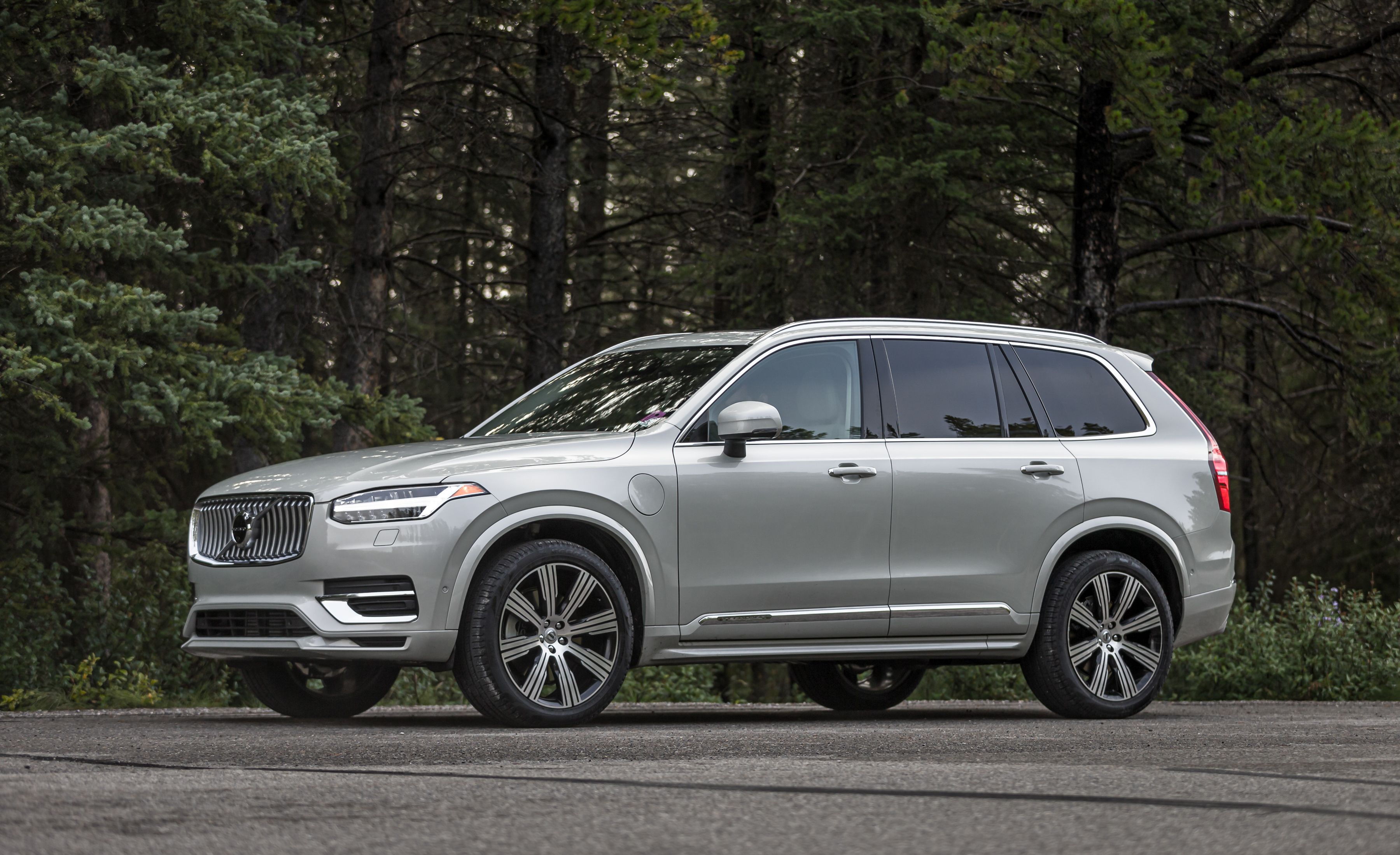 Volvo xc90 hybrid review 2021 sales