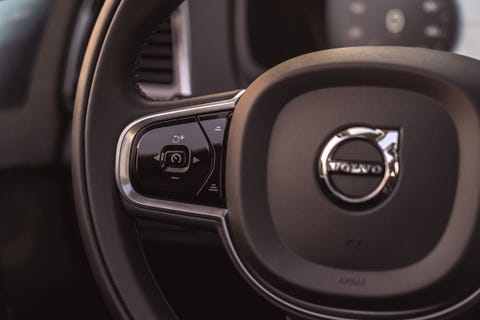 View Photos of the 2020 Volvo XC90 T8 Inscription