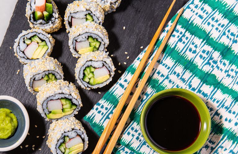 La receta más fácil para hacer sushi 'california rolls' en casa