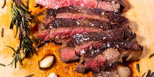 dish, flat iron steak, food, cuisine, meat, steak au poivre, brisket, delmonico steak, steak, ingredient,