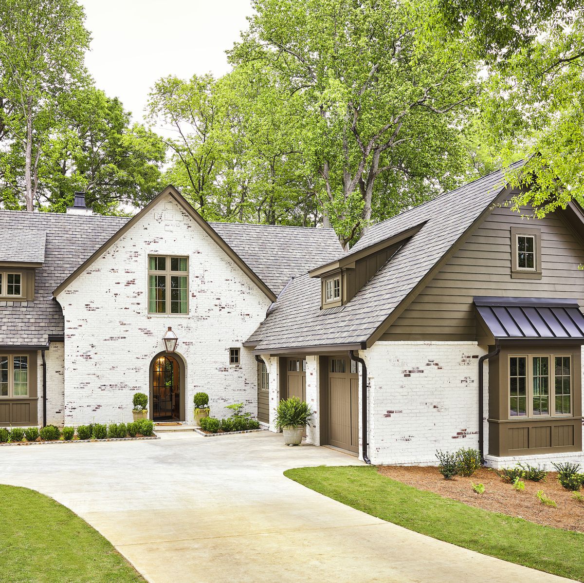 Here's What Distinguishes the Most Popular American House Styles