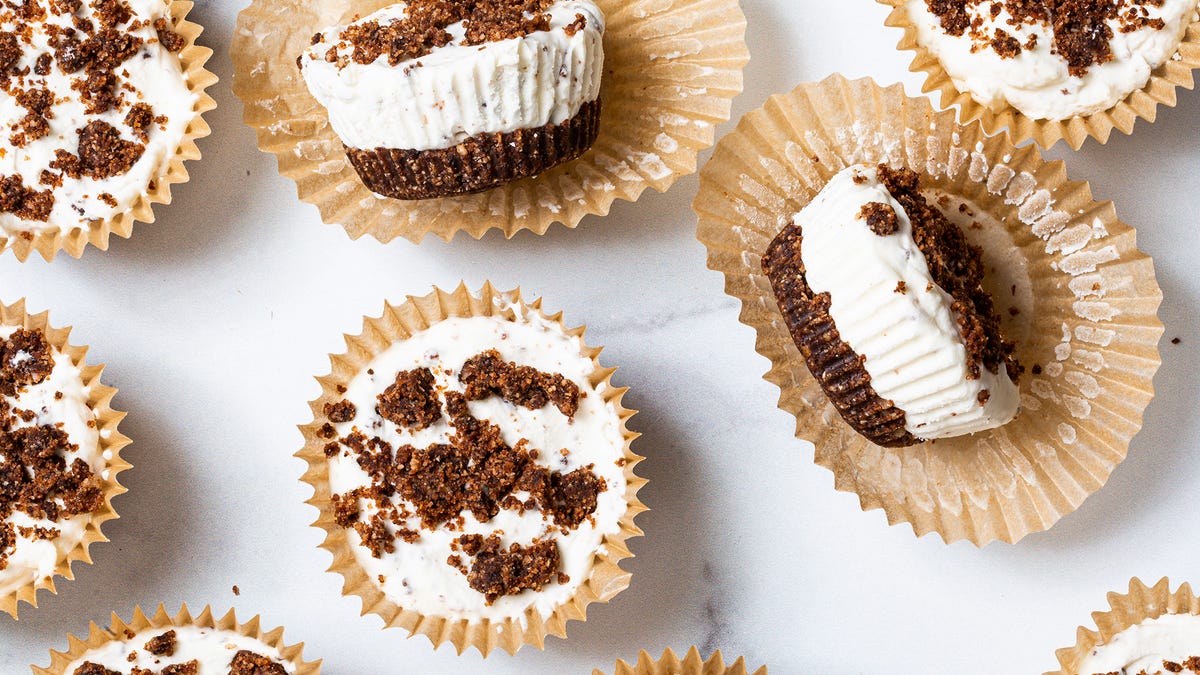 Video player poster image preview for Cookies & Cream Fat Bombs Is The Perfect No Bake, Gluten-Free Treat