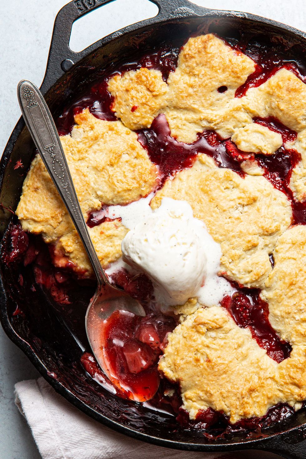 17 Easy Fruit Cobbler Recipes - How To Make The Best Cobblers