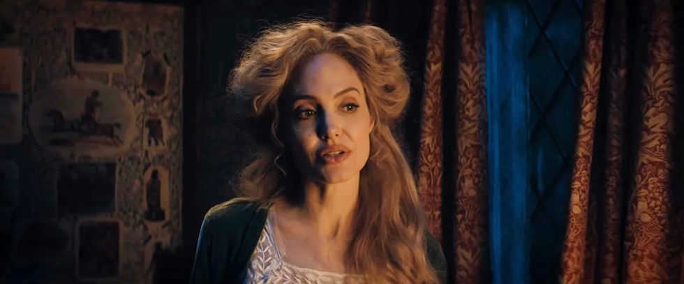 安潔莉娜裘莉《愛麗絲與夢幻島》預告，化身「愛麗絲」和「彼得潘」兄妹的神祕媽媽
