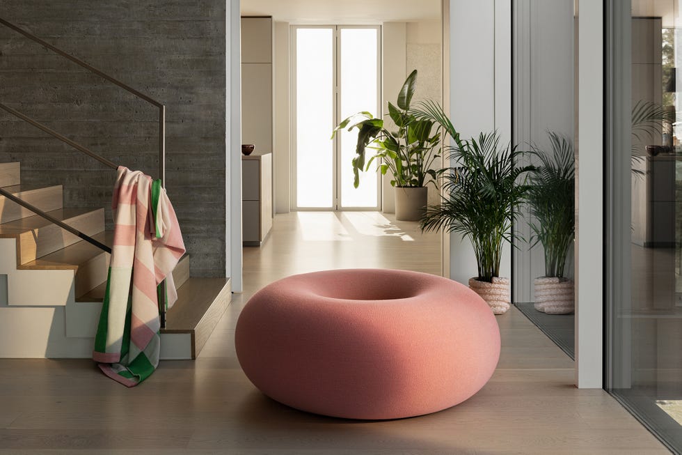 Pouf d'arredo a piramide di design Regolo