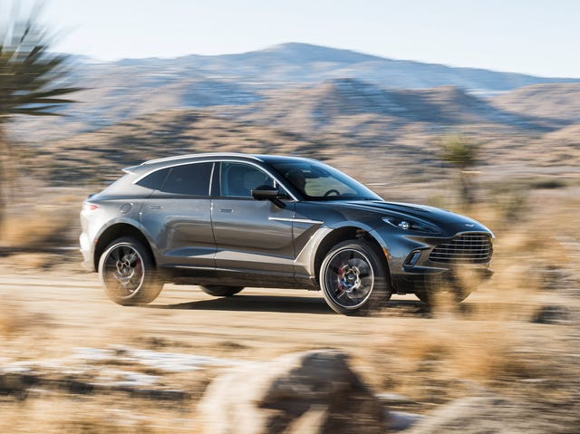 2021 aston martin dbx front