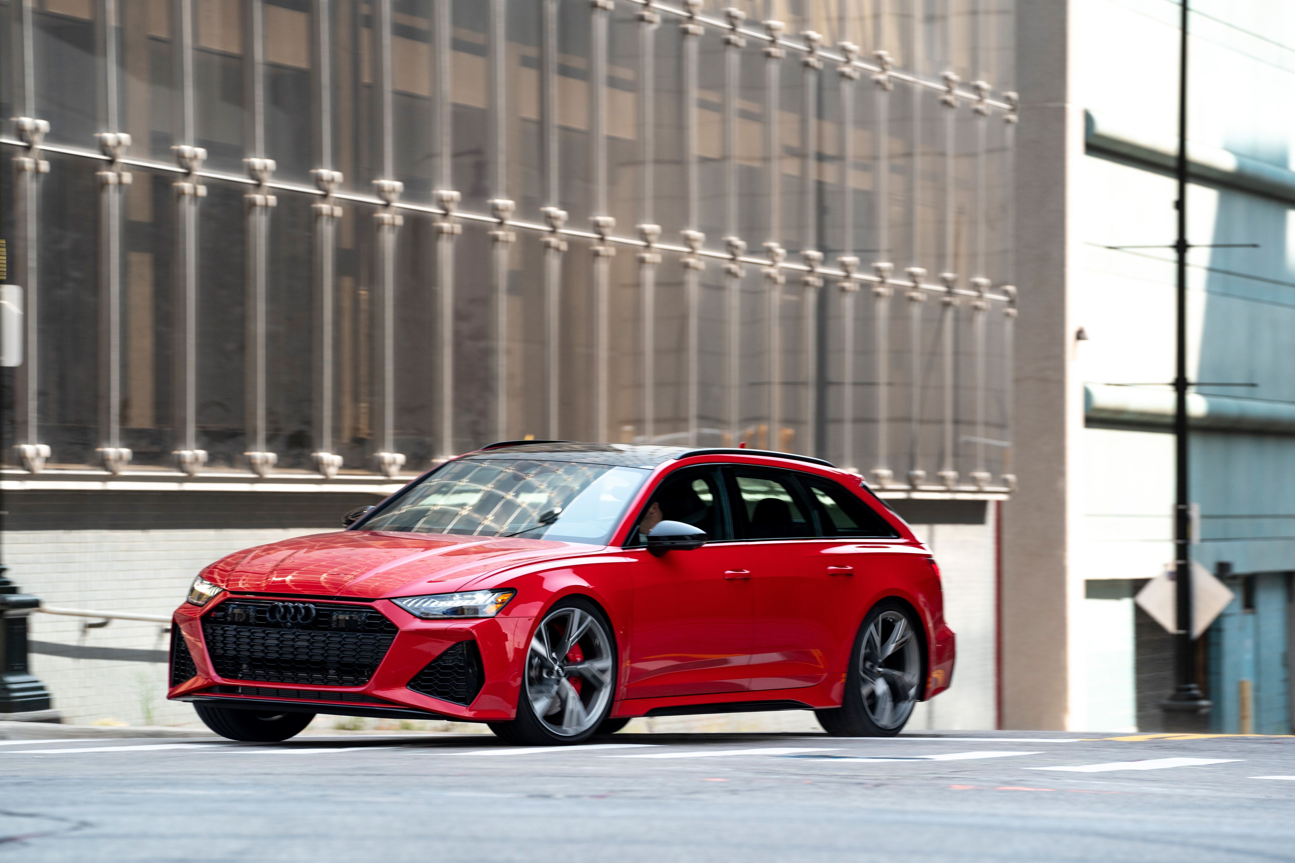 Преимущества нового поколения Audi RS6 Avant Performance (C8)