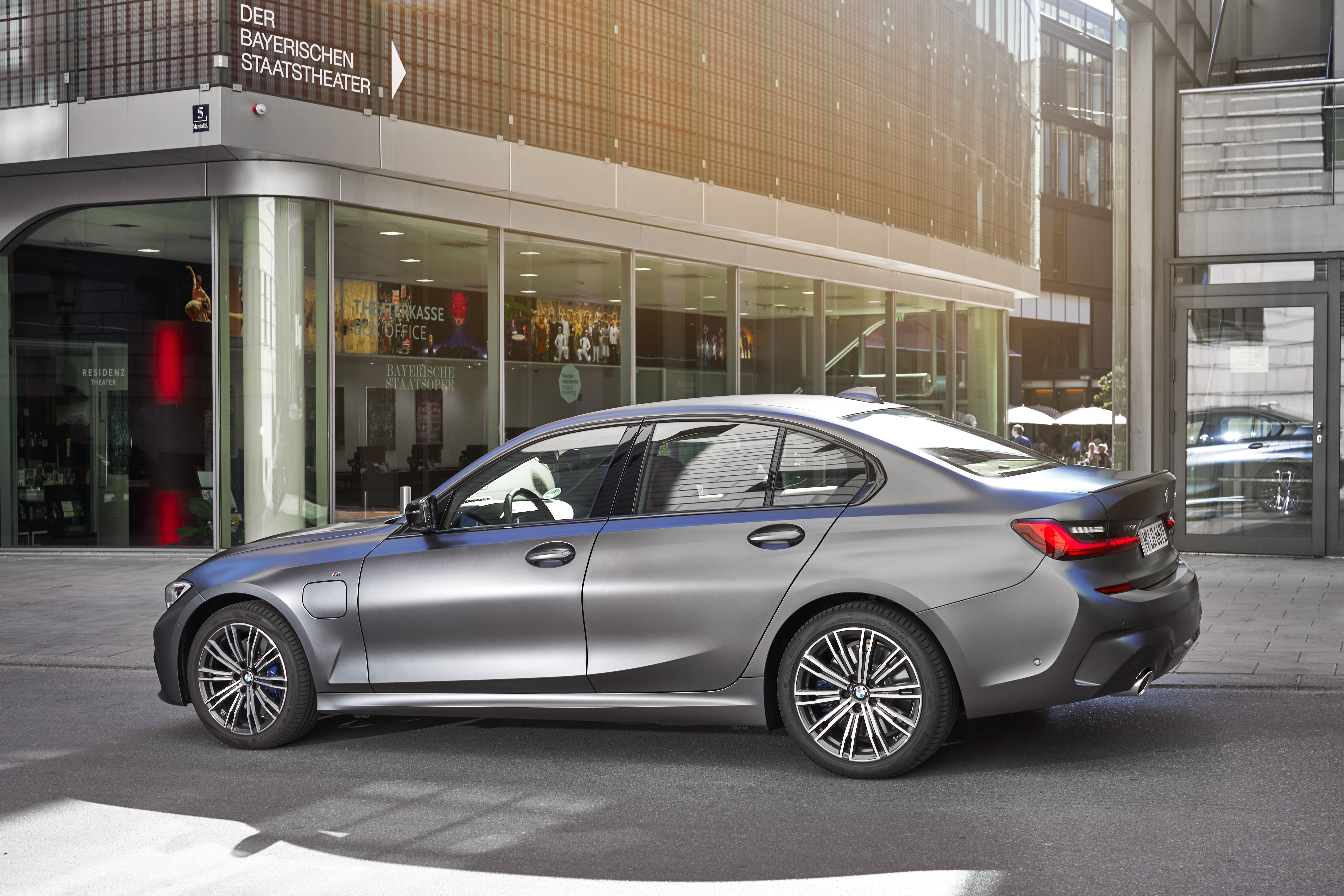 BMW introduces plugin hybrid 3 series for 2021  Automotive Powertrain  Technology International