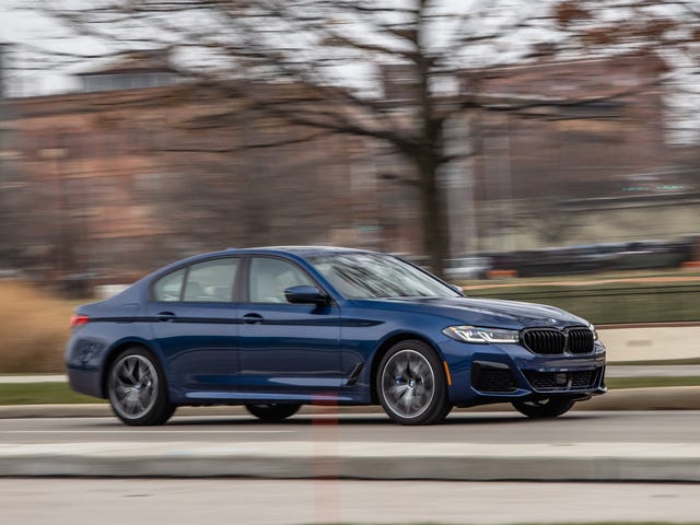 2021 bmw 530e front