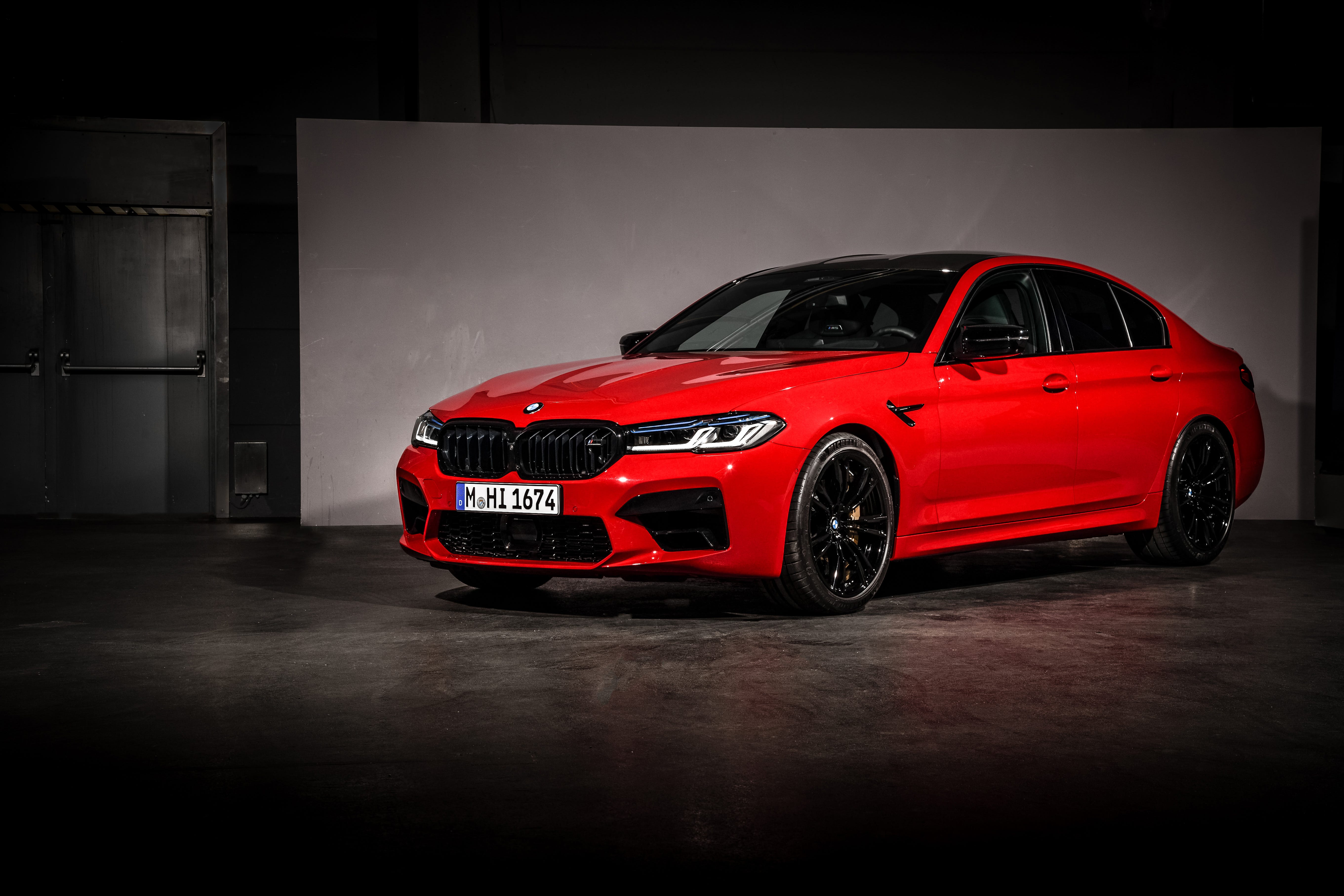 View Photos of 2021 BMW M5