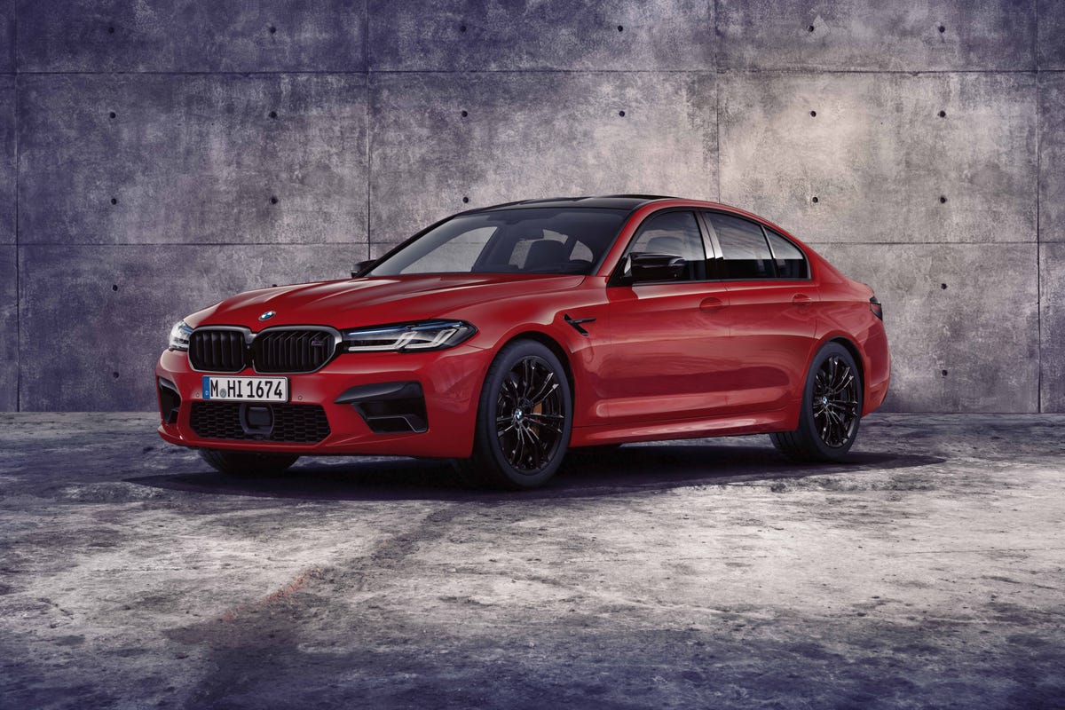 View Photos of 2021 BMW M5