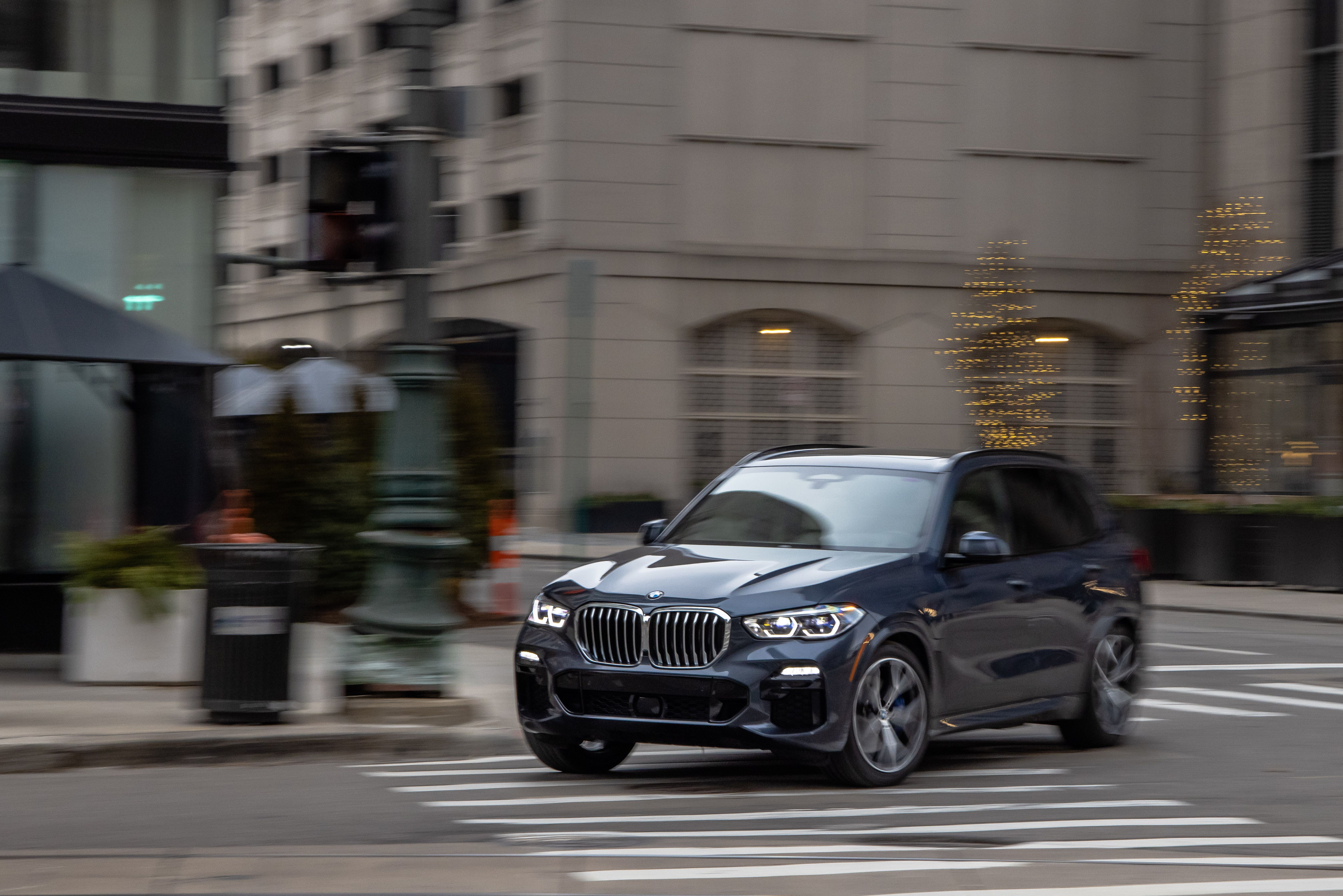 Tested: 2021 BMW X5 xDrive45e Prioritizes Quickness and Range