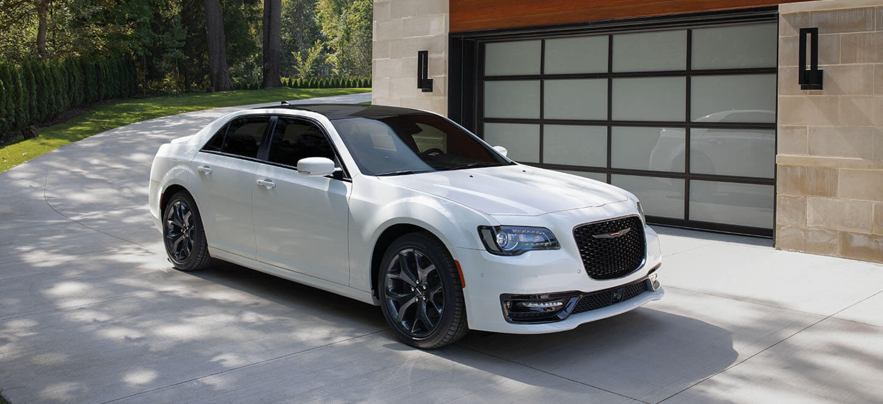 2023 Chrysler 300C Review // V8 'Luxury' For Under $60,000 