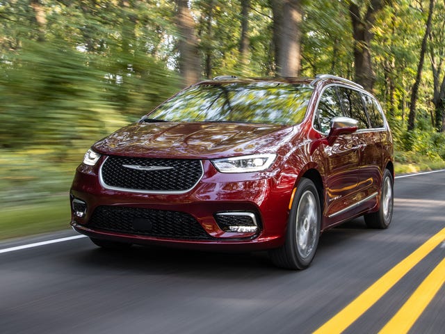 2021 chrysler pacifica awd front