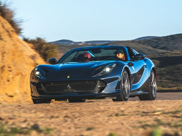 2021 ferrari 812 gts front