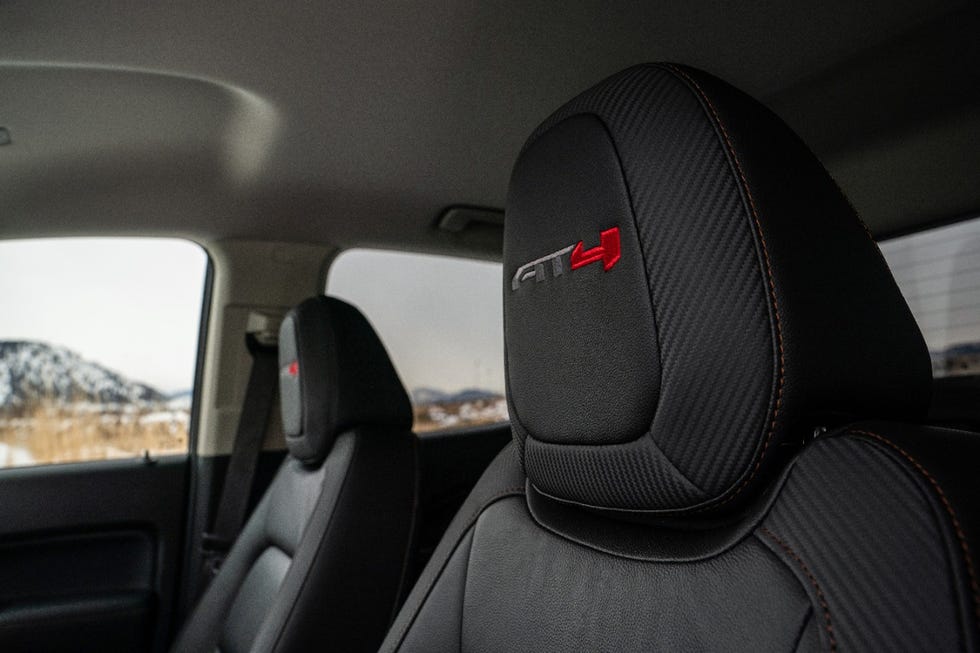 2021 gmc canyon interior