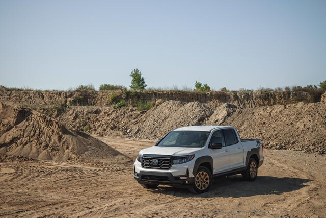 View Photos of the 2021 Honda Ridgeline HPD